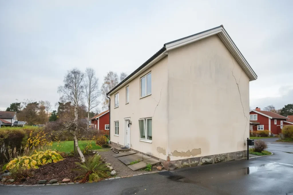 s ttningsskador i villa tidiga tecken vanliga orsaker och r tt tg rder innan problemen v xer